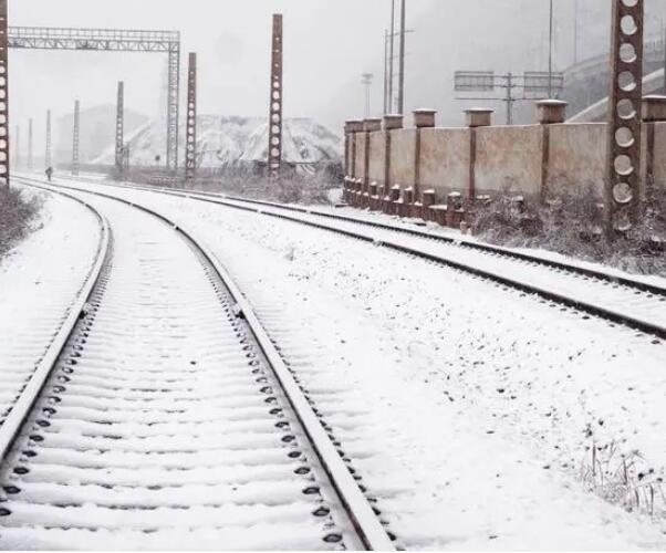 冬天已到，雨雪天氣增多，應(yīng)該怎么做才能防止凈化板發(fā)潮？